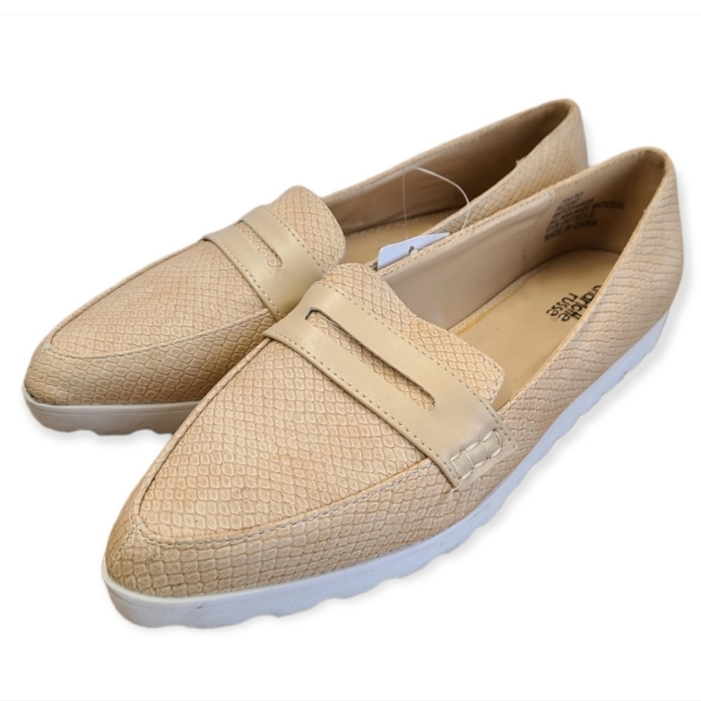 New with Tags Charlotte Russe Tan Topanga Loafers size 7